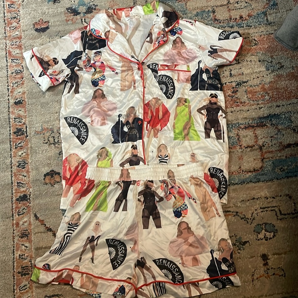 Beyoncé Pajamas Size Medium